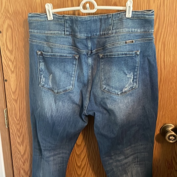 KanCan distressed jeans - Picture 4 of 6